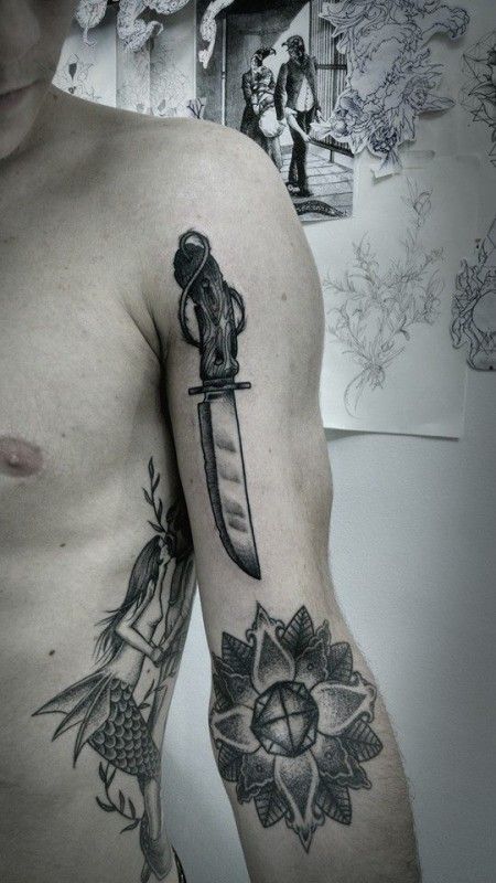 weapon-tattoos-23