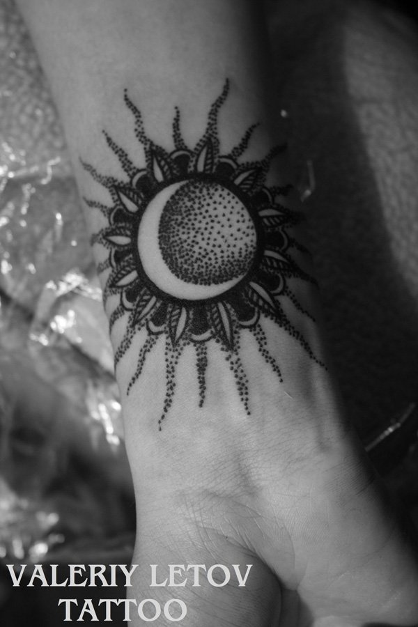 sun-and-moon-tattoos-02