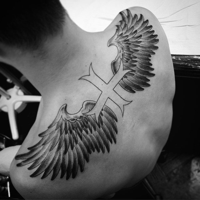angel-wing-tattoos-17