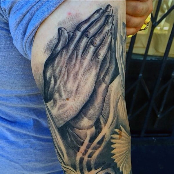 praying-hands-tattoos-04