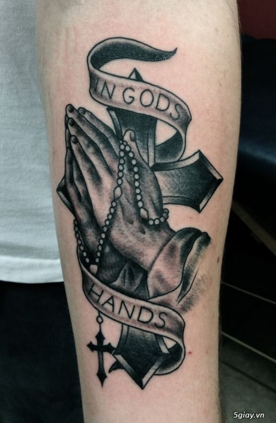 praying-hands-tattoos-49